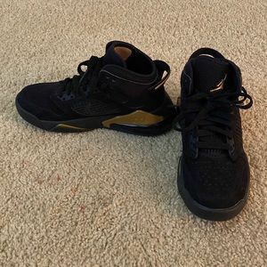 Boys Jordan Mars 270 size 3.5Y